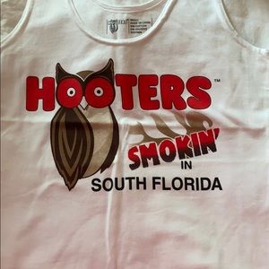 RARE HOOTERS TANK TOP 🔥